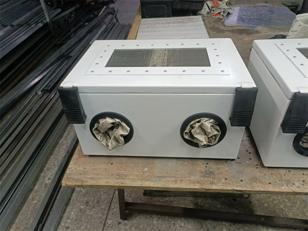 Glove-Port Shielding Box