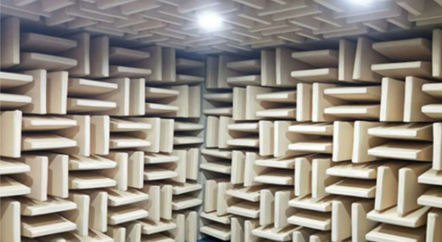 How Do Anechoic and Acoustic Rooms Achieve Sound Absorption?